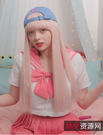 Onlyfans上的童颜大罩杯萌妹evieserena:性感可爱的网红尤物