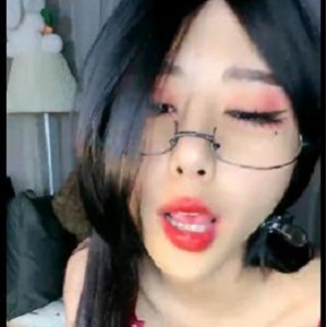 超S级草莓味软糖自拍完整版，大佬悬赏S货车灯剧情，观看不容错过