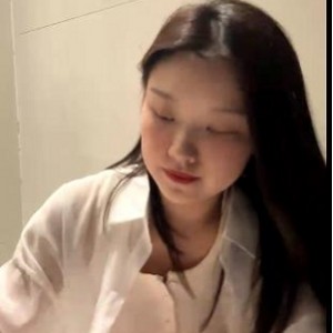 自录直播顶级S妇婷婷最新合集6V2.7G，资深小伙伴自拍